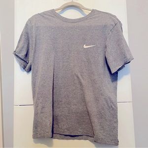 Nike men’s M short sleeve shirt gray
